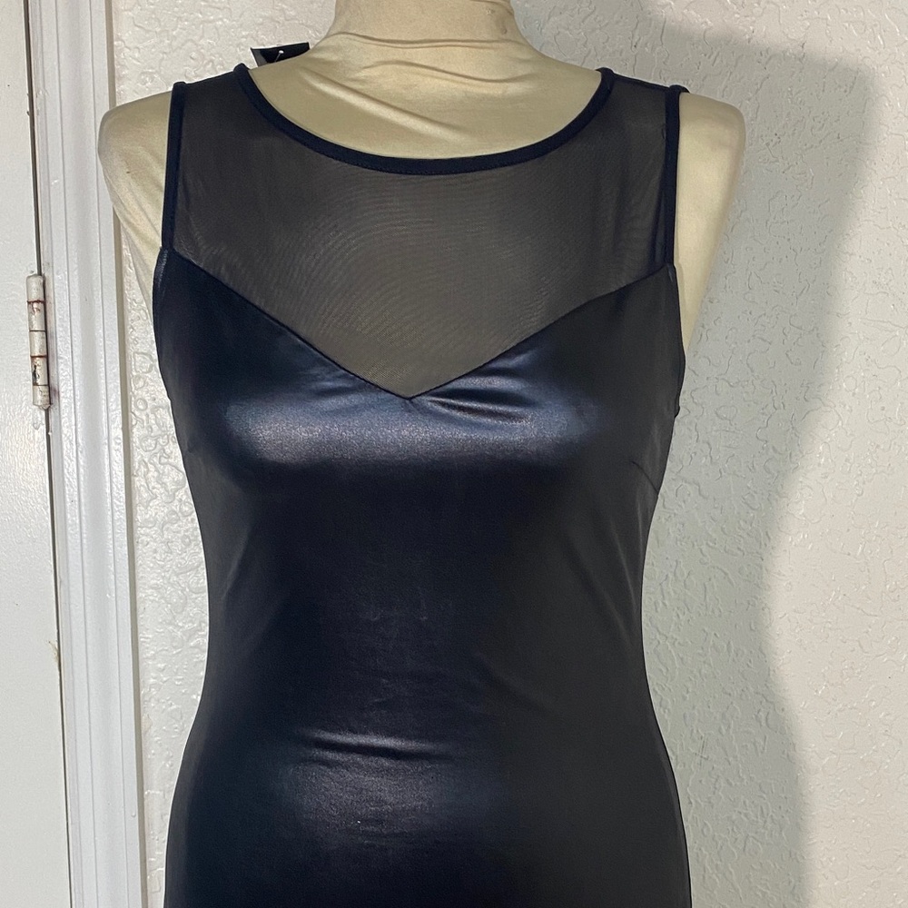 Elegant and sexy fitted black faux leather dress Sleeveless - Picture 3 of 12
